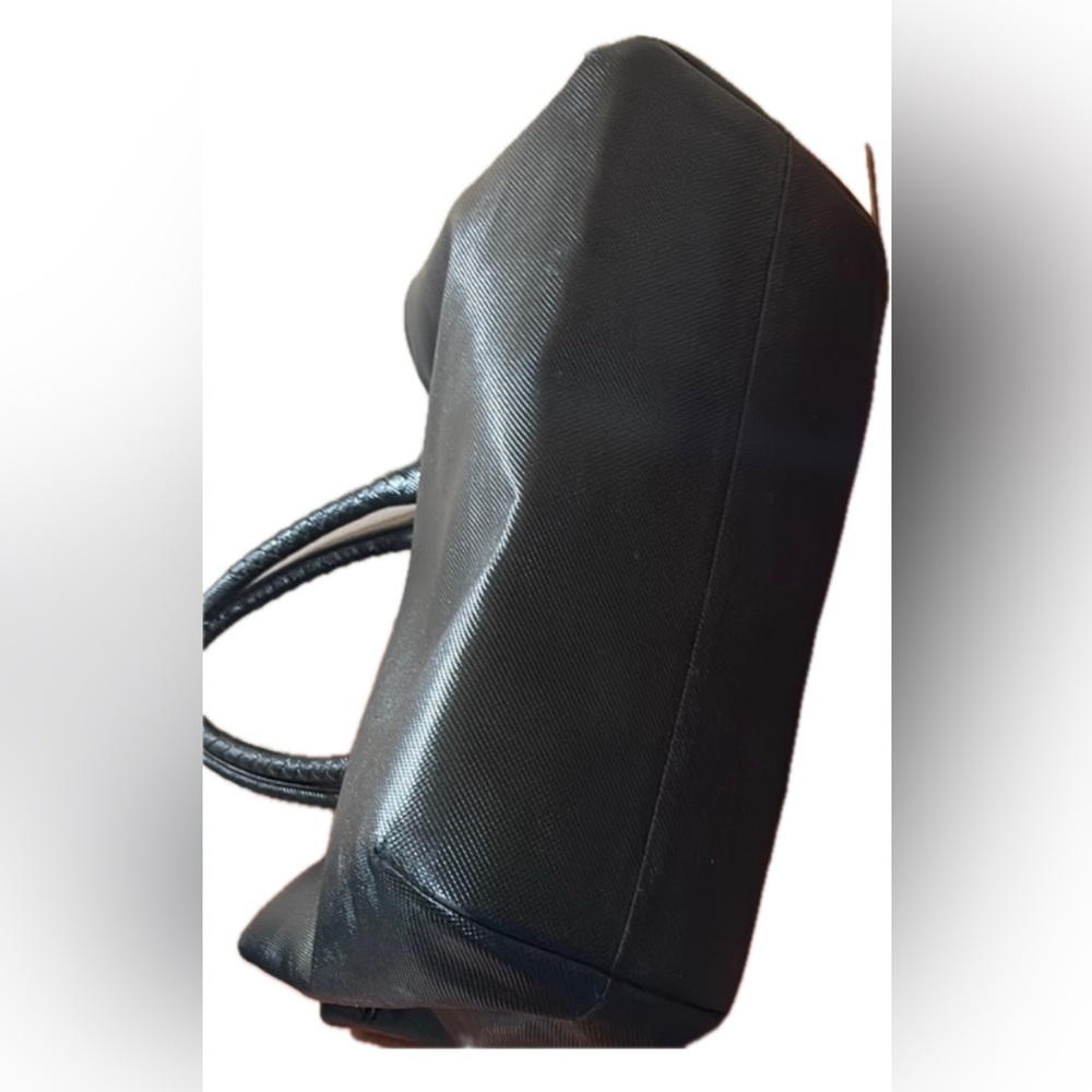 Bottega Veneta Black Leather Tote with Minimalist Design - Picture 6 of 6